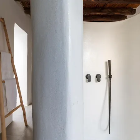 Lithos Apartment